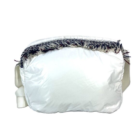 CHANEL White Shoulder Bag - Picture 2 of 16